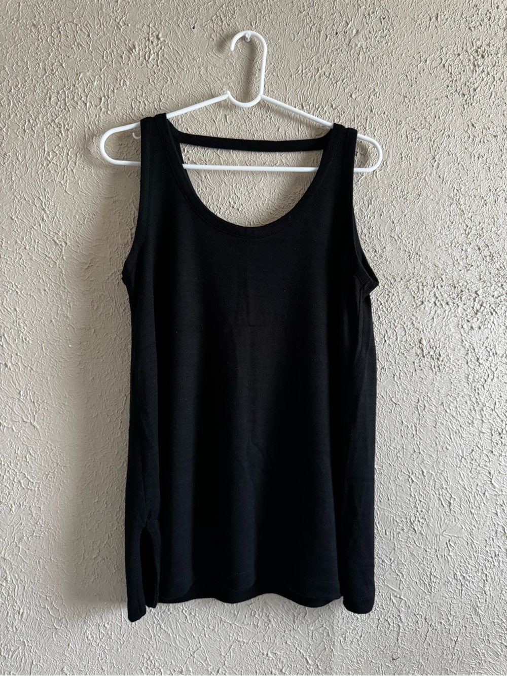 LOFT Black Sleeveless Scoop Neck Tank